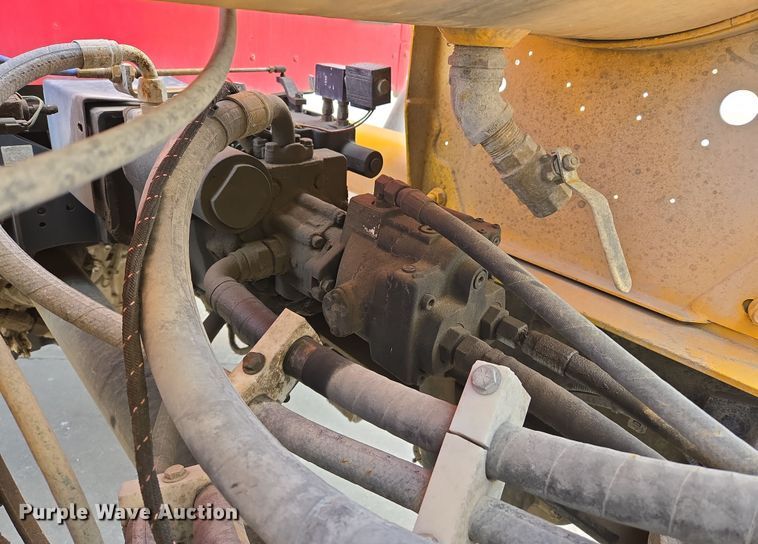 image for item DW5072 2016 Peterbilt 567 ready mix truck