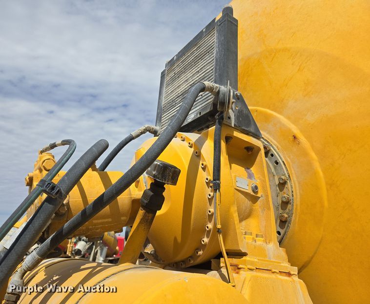 image for item DW5072 2016 Peterbilt 567 ready mix truck