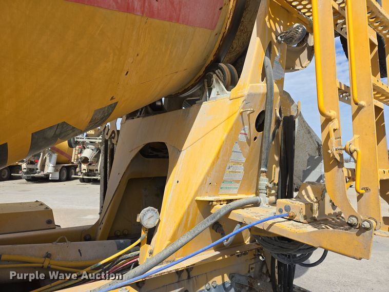 image for item DW5072 2016 Peterbilt 567 ready mix truck