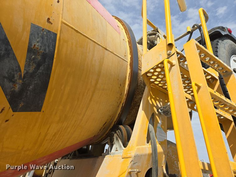 image for item DW5072 2016 Peterbilt 567 ready mix truck