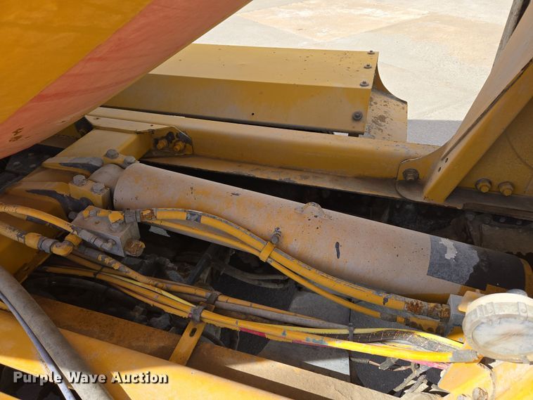 image for item DW5072 2016 Peterbilt 567 ready mix truck