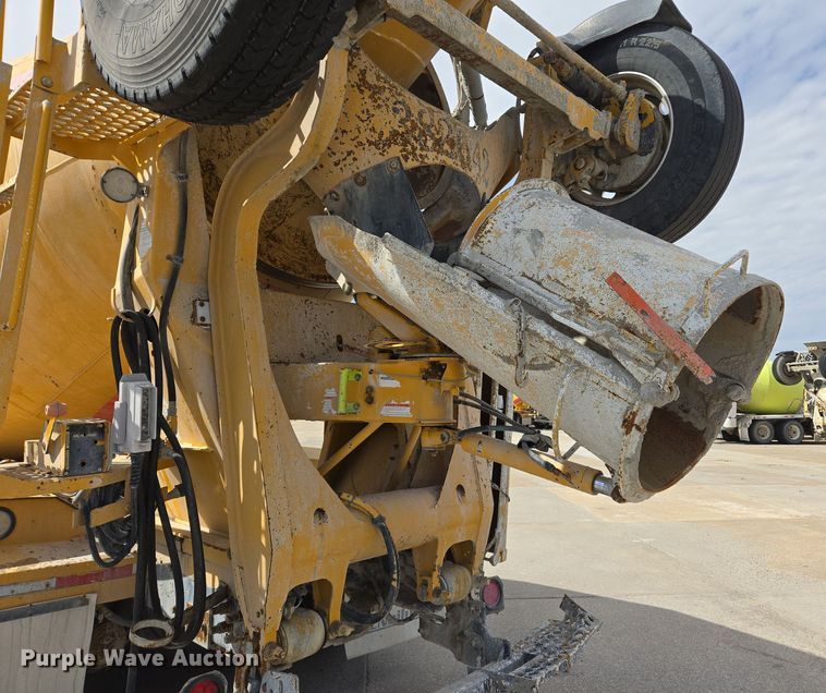 image for item DW5072 2016 Peterbilt 567 ready mix truck