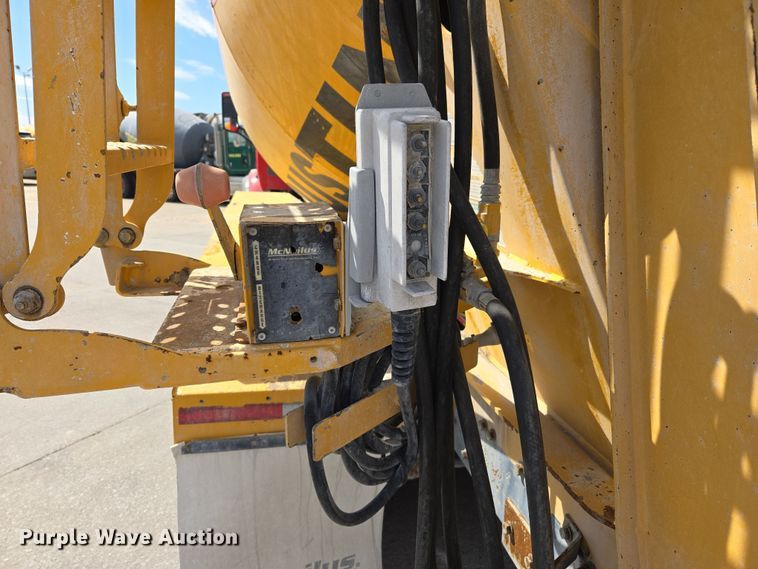 image for item DW5072 2016 Peterbilt 567 ready mix truck