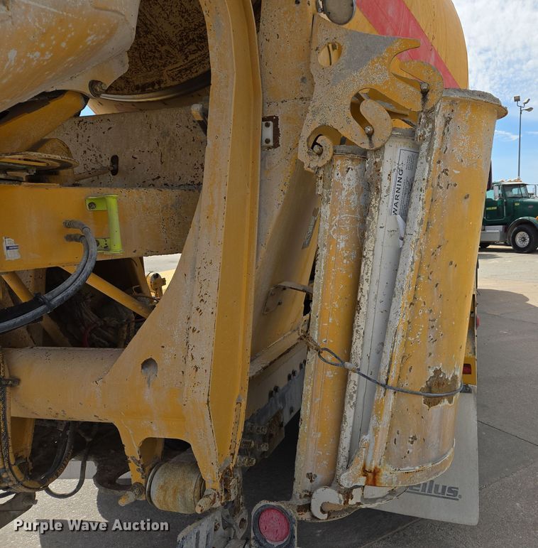 image for item DW5072 2016 Peterbilt 567 ready mix truck