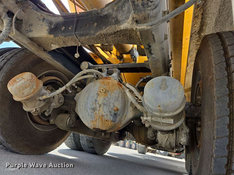 image for item DW5072 2016 Peterbilt 567 ready mix truck