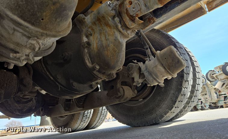 image for item DW5072 2016 Peterbilt 567 ready mix truck