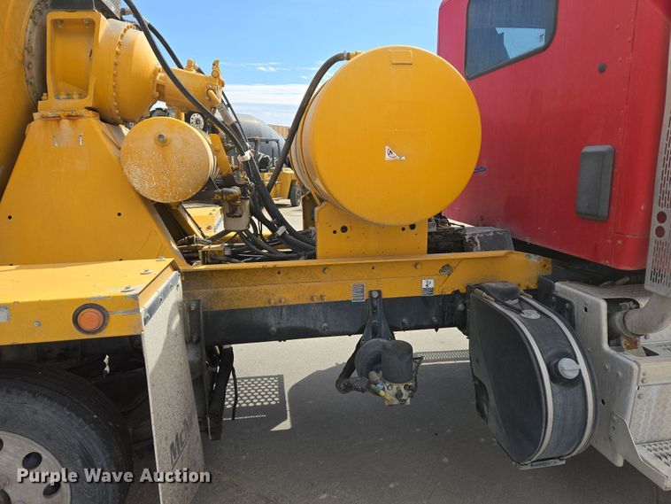 image for item DW5072 2016 Peterbilt 567 ready mix truck