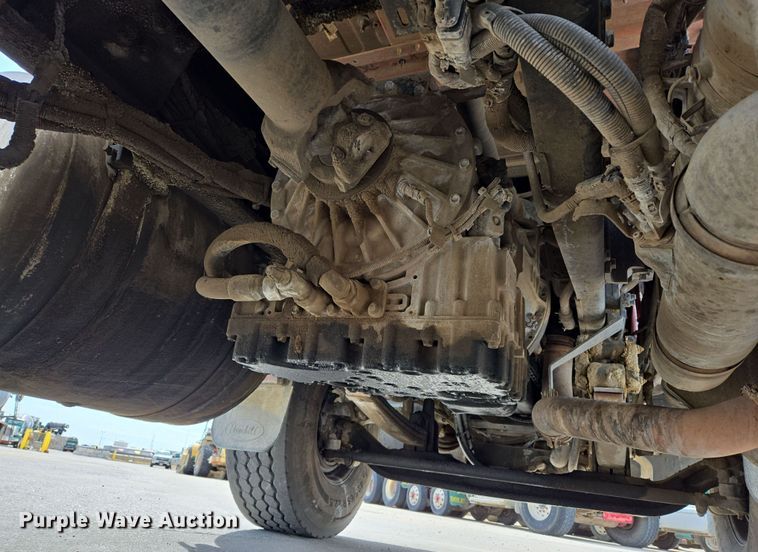 image for item DW5072 2016 Peterbilt 567 ready mix truck