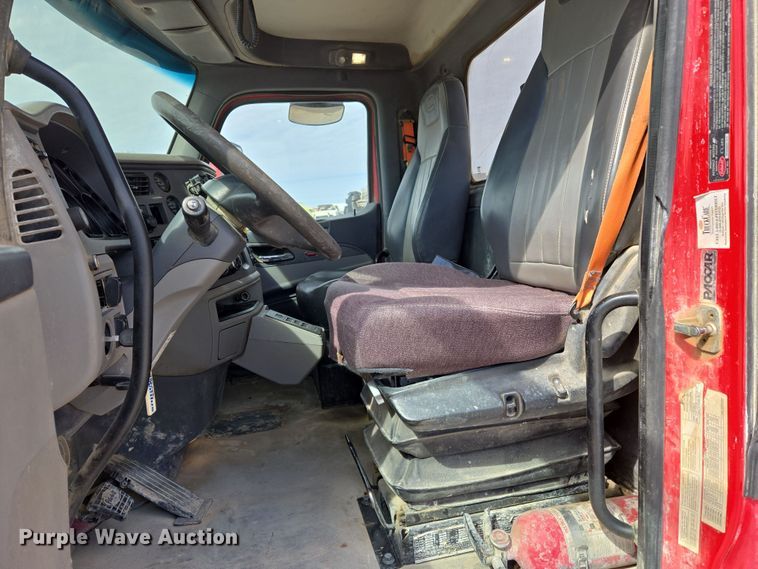 image for item DW5072 2016 Peterbilt 567 ready mix truck