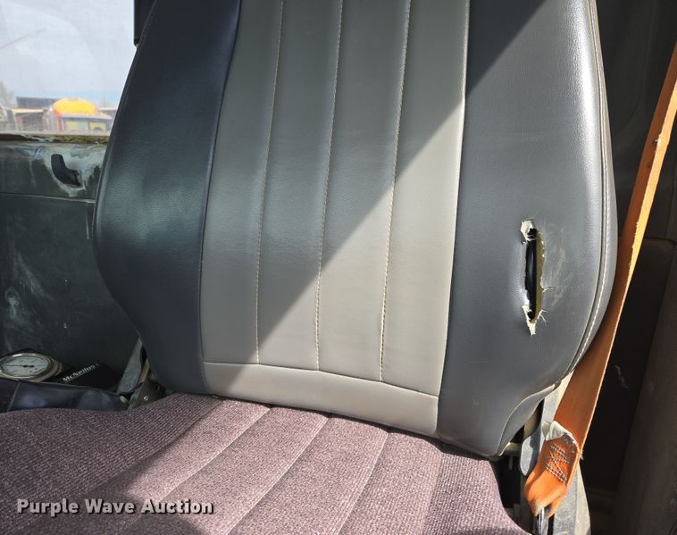 image for item DW5072 2016 Peterbilt 567 ready mix truck