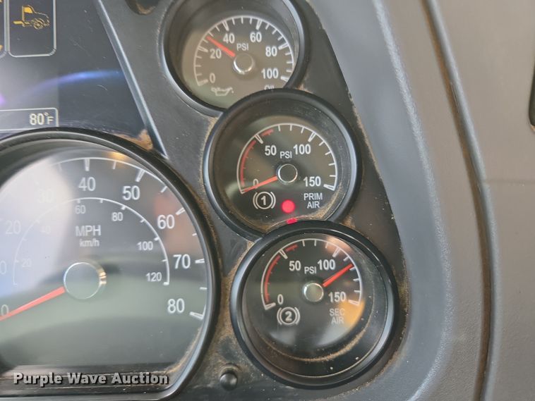 image for item DW5072 2016 Peterbilt 567 ready mix truck