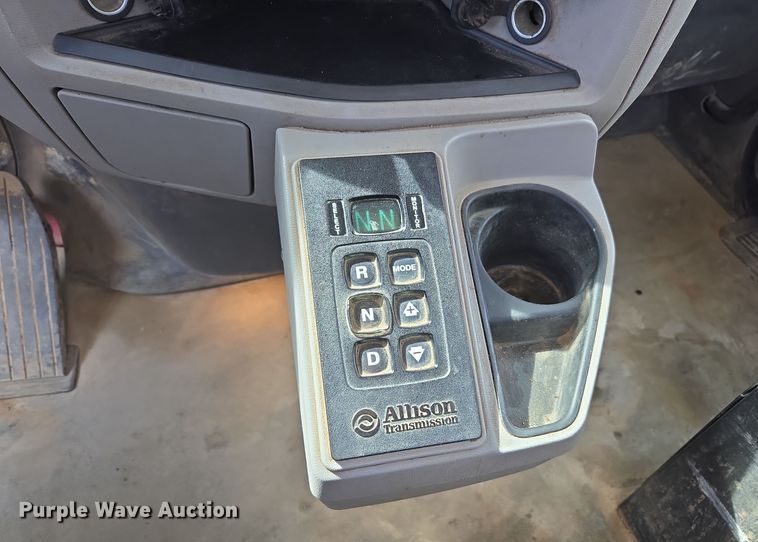 image for item DW5072 2016 Peterbilt 567 ready mix truck