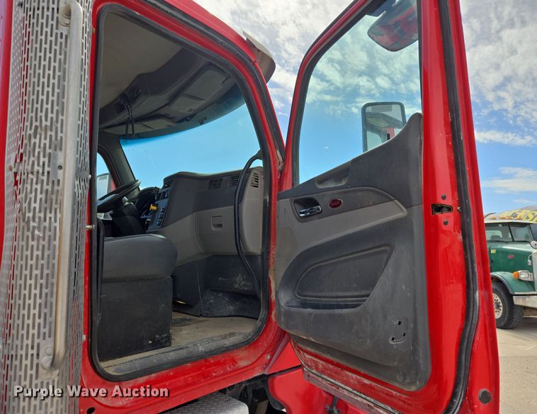 image for item DW5072 2016 Peterbilt 567 ready mix truck