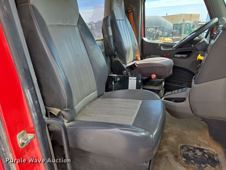 image for item DW5072 2016 Peterbilt 567 ready mix truck