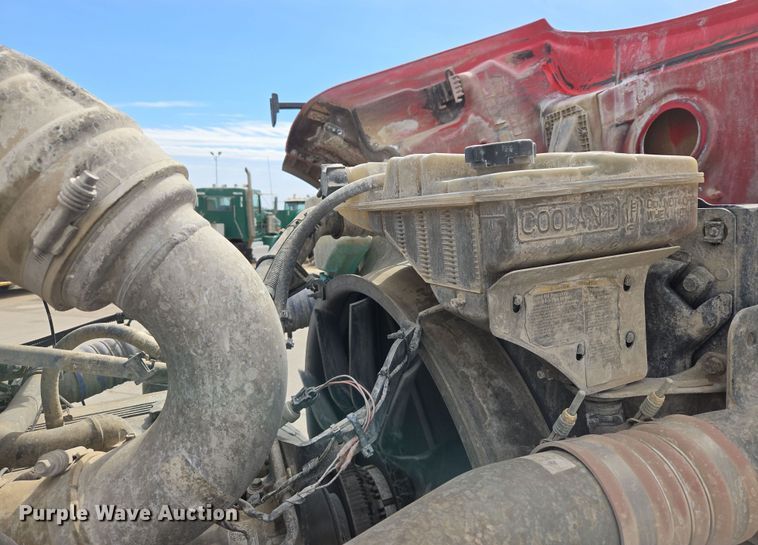 image for item DW5072 2016 Peterbilt 567 ready mix truck