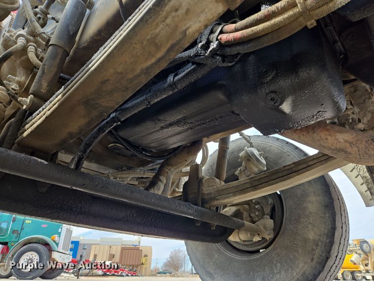 image for item DW5072 2016 Peterbilt 567 ready mix truck