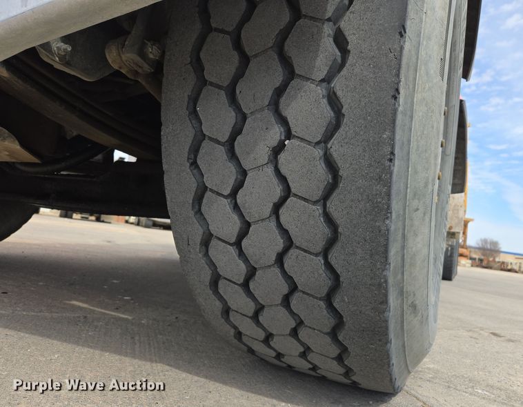 image for item DW5072 2016 Peterbilt 567 ready mix truck