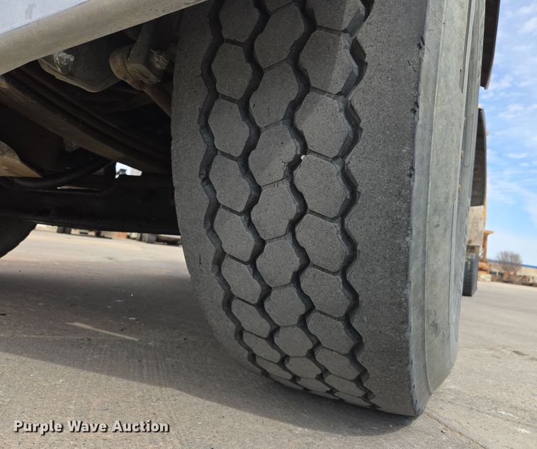 image for item DW5072 2016 Peterbilt 567 ready mix truck