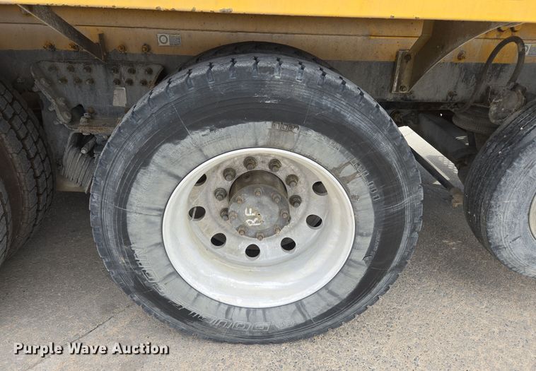 image for item DW5072 2016 Peterbilt 567 ready mix truck