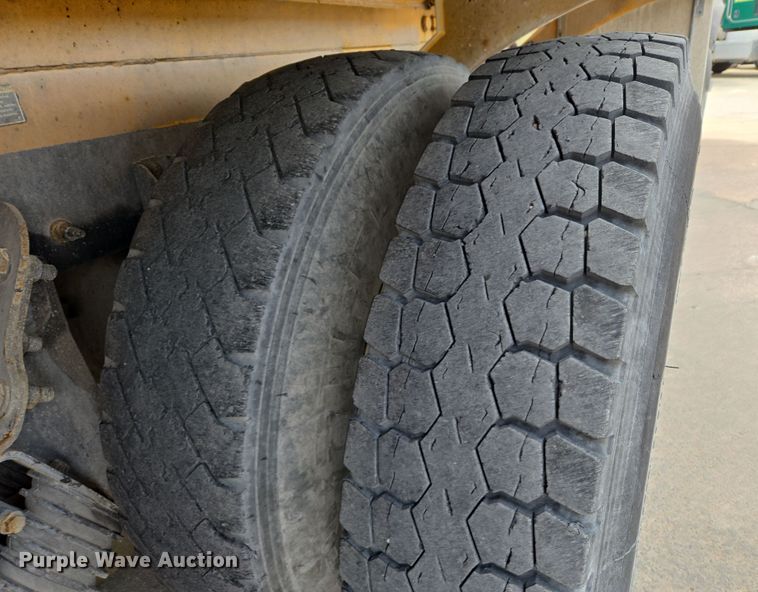 image for item DW5072 2016 Peterbilt 567 ready mix truck