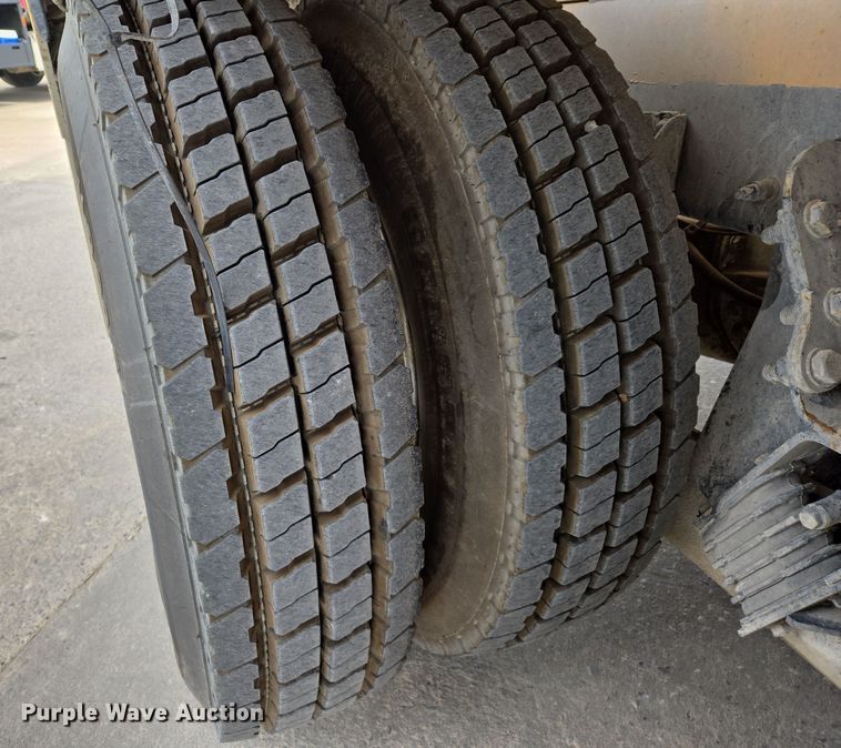 image for item DW5072 2016 Peterbilt 567 ready mix truck