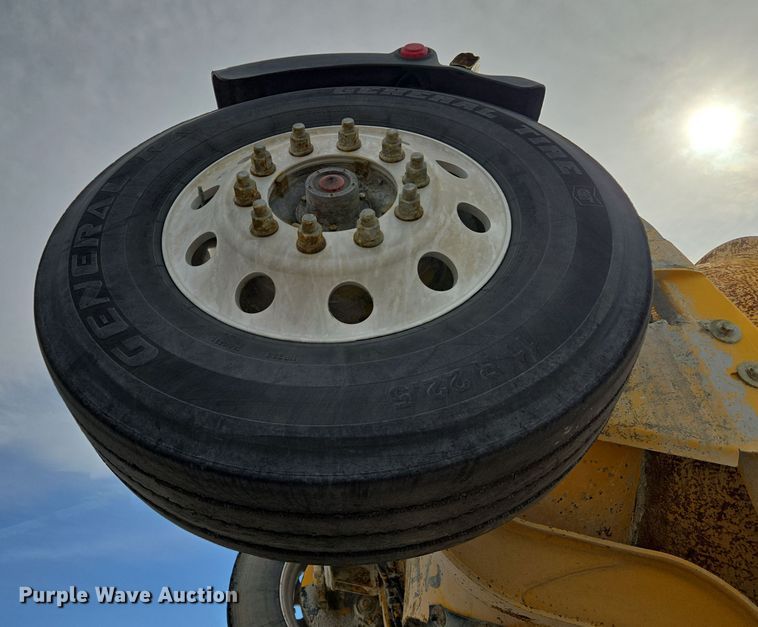 image for item DW5072 2016 Peterbilt 567 ready mix truck