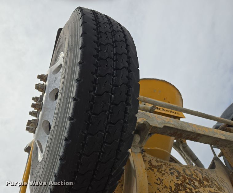 image for item DW5072 2016 Peterbilt 567 ready mix truck