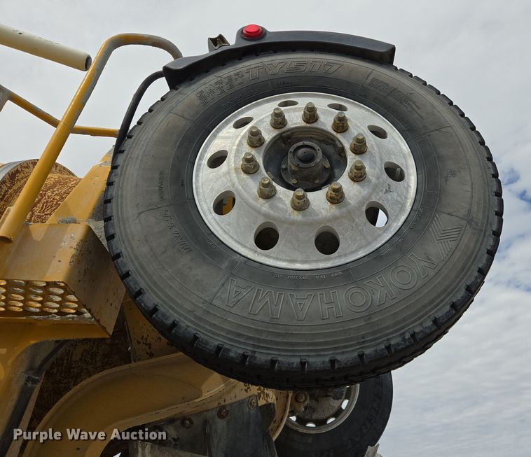 image for item DW5072 2016 Peterbilt 567 ready mix truck