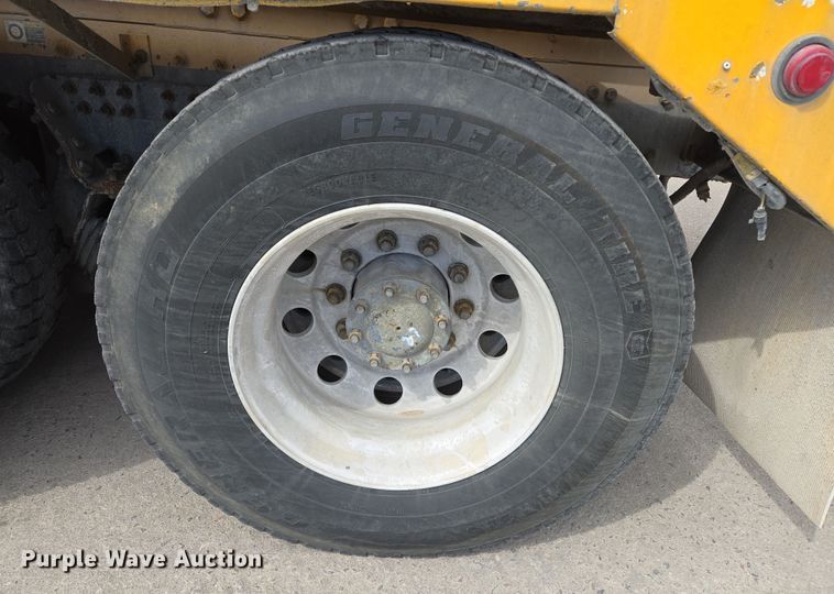 image for item DW5072 2016 Peterbilt 567 ready mix truck