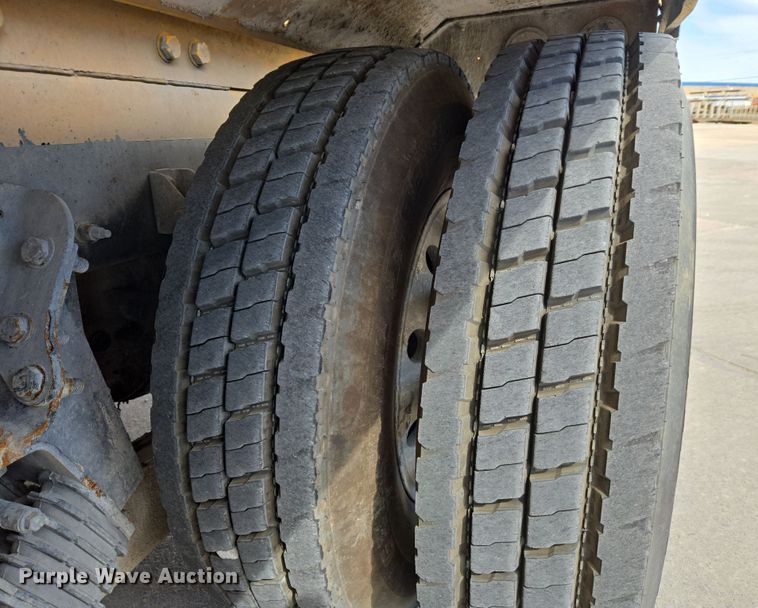 image for item DW5072 2016 Peterbilt 567 ready mix truck