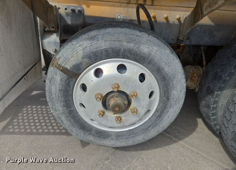 image for item DW5072 2016 Peterbilt 567 ready mix truck