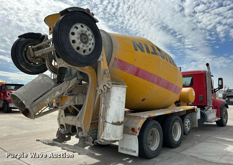 image for item DW5073 2019 Peterbilt 567 ready mix truck