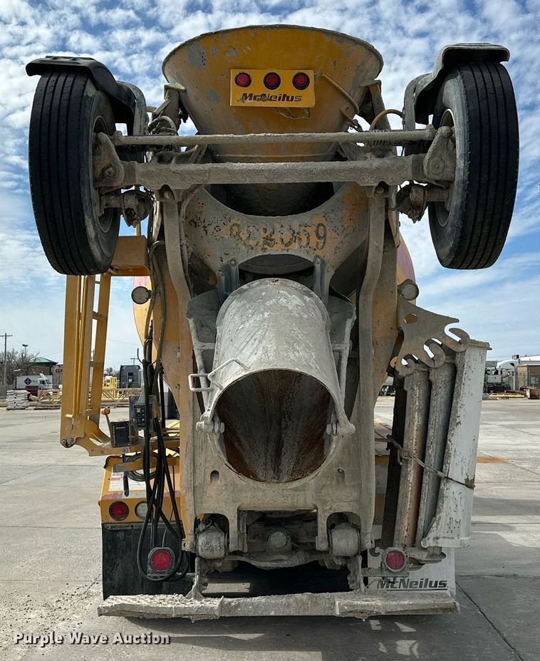 image for item DW5073 2019 Peterbilt 567 ready mix truck