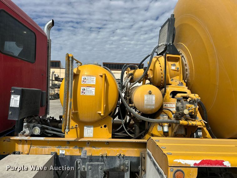 image for item DW5073 2019 Peterbilt 567 ready mix truck