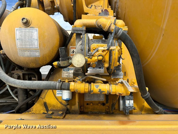 image for item DW5073 2019 Peterbilt 567 ready mix truck