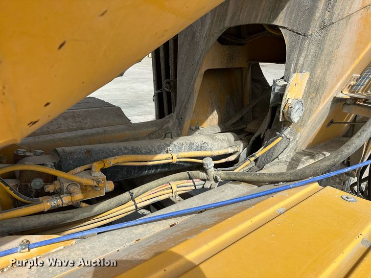 image for item DW5073 2019 Peterbilt 567 ready mix truck