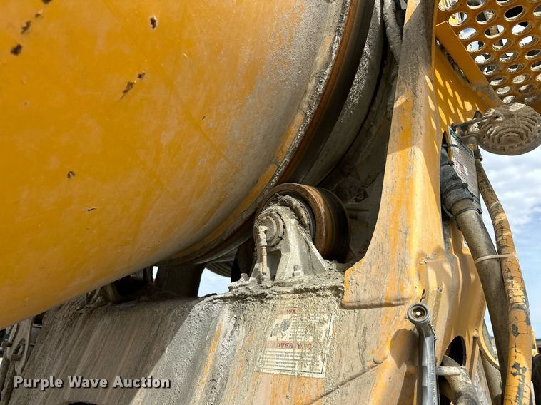 image for item DW5073 2019 Peterbilt 567 ready mix truck