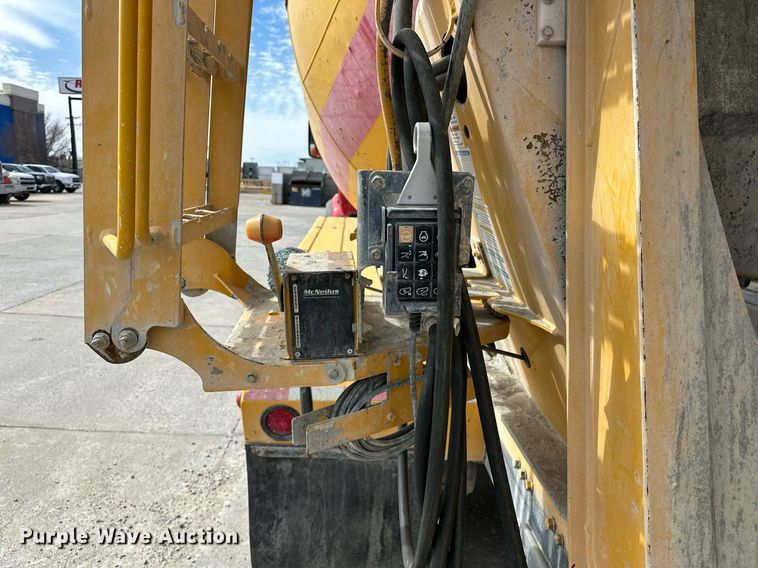 image for item DW5073 2019 Peterbilt 567 ready mix truck