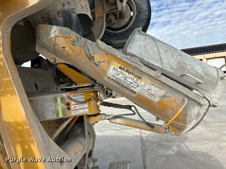 image for item DW5073 2019 Peterbilt 567 ready mix truck