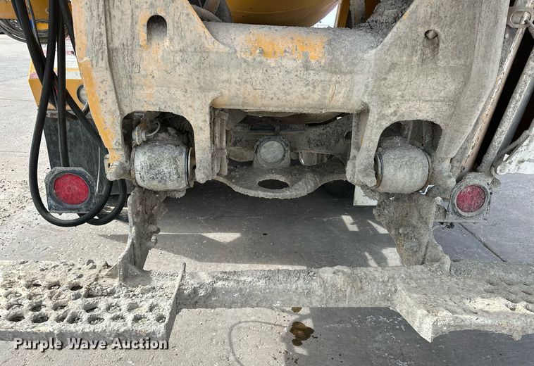 image for item DW5073 2019 Peterbilt 567 ready mix truck