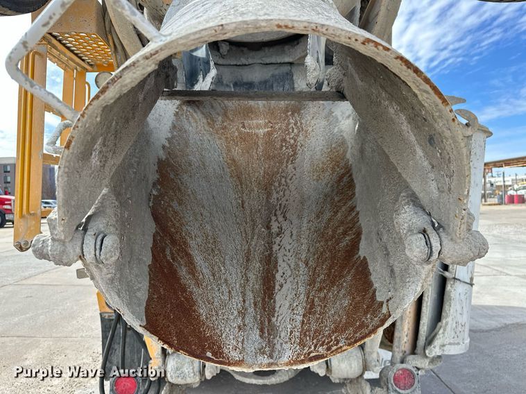 image for item DW5073 2019 Peterbilt 567 ready mix truck