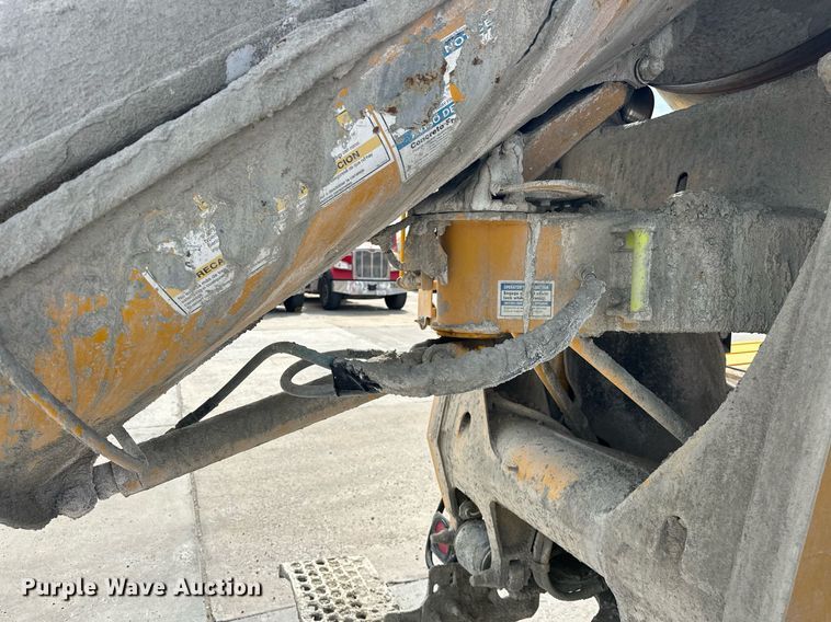 image for item DW5073 2019 Peterbilt 567 ready mix truck