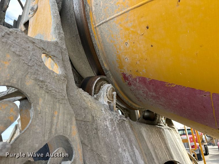 image for item DW5073 2019 Peterbilt 567 ready mix truck