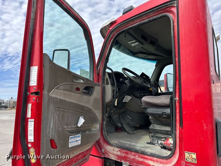 image for item DW5073 2019 Peterbilt 567 ready mix truck