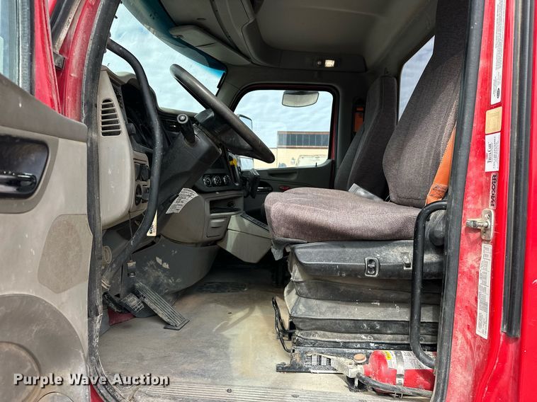 image for item DW5073 2019 Peterbilt 567 ready mix truck