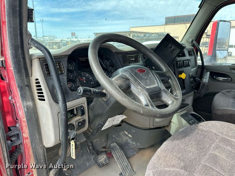 image for item DW5073 2019 Peterbilt 567 ready mix truck