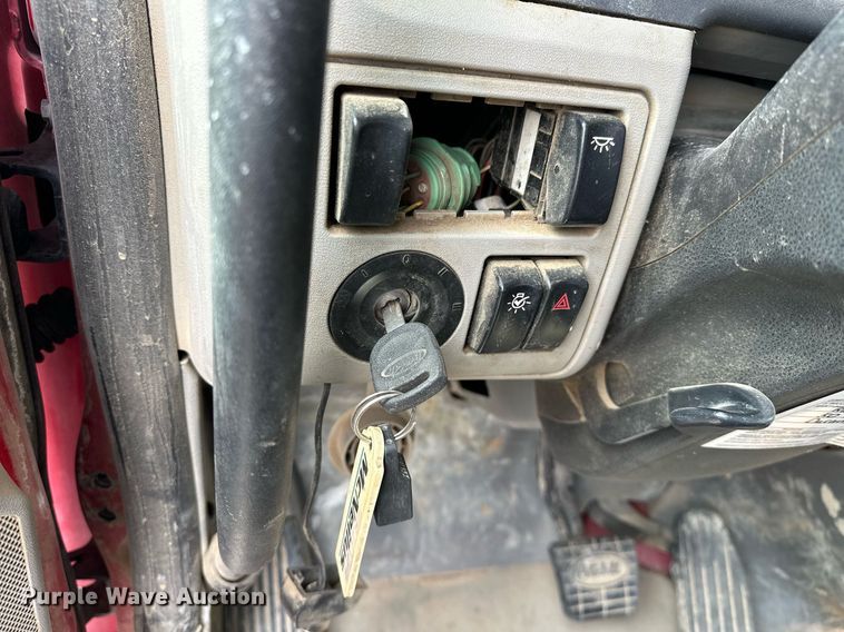 image for item DW5073 2019 Peterbilt 567 ready mix truck