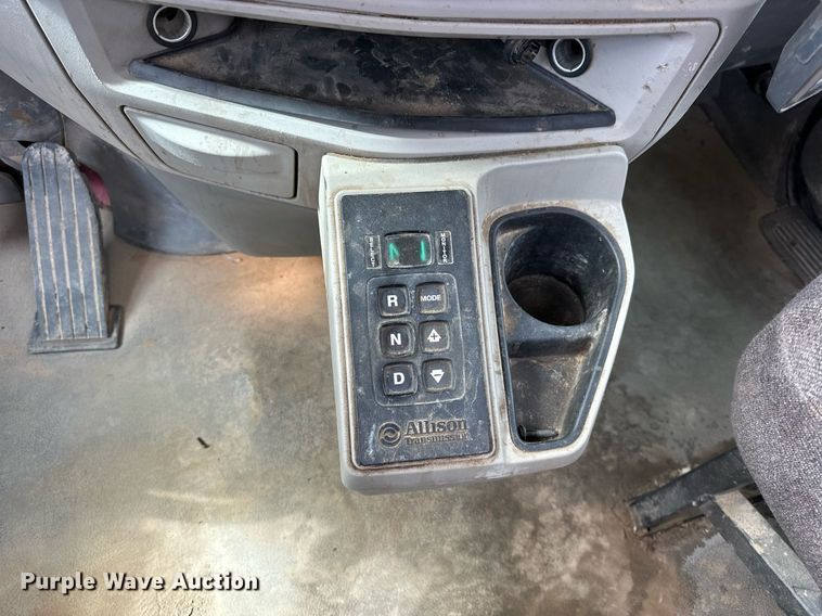 image for item DW5073 2019 Peterbilt 567 ready mix truck