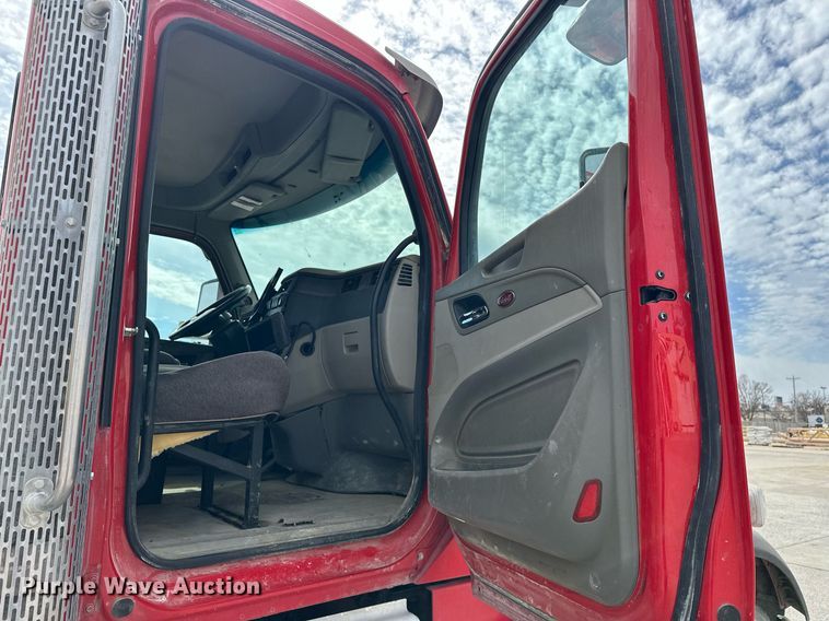 image for item DW5073 2019 Peterbilt 567 ready mix truck