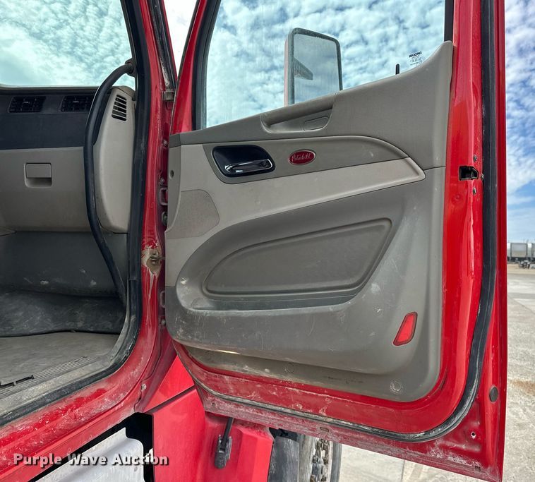 image for item DW5073 2019 Peterbilt 567 ready mix truck